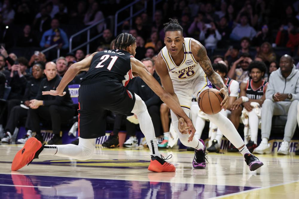 她会通过回 她会通过回