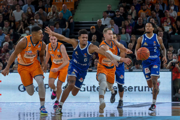 本赛季的中 本赛季的中