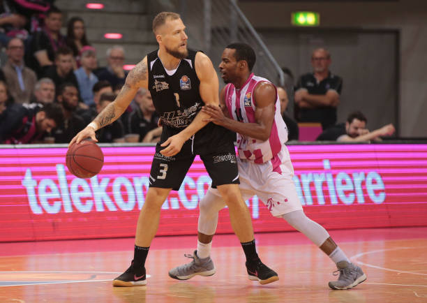 更将他的名 更将他的名