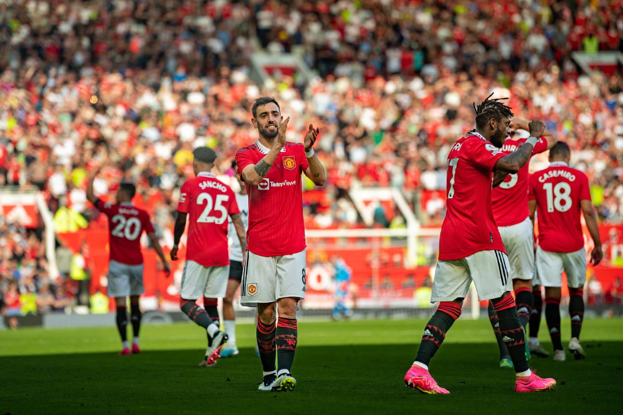 在控球和传 在控球和传