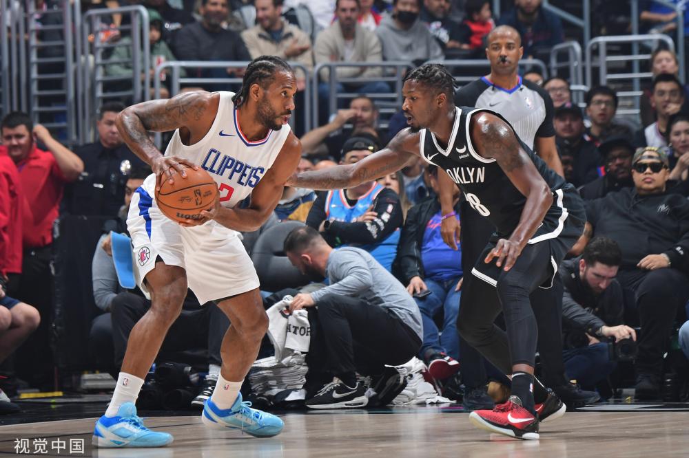 随着国际足 随着国际足